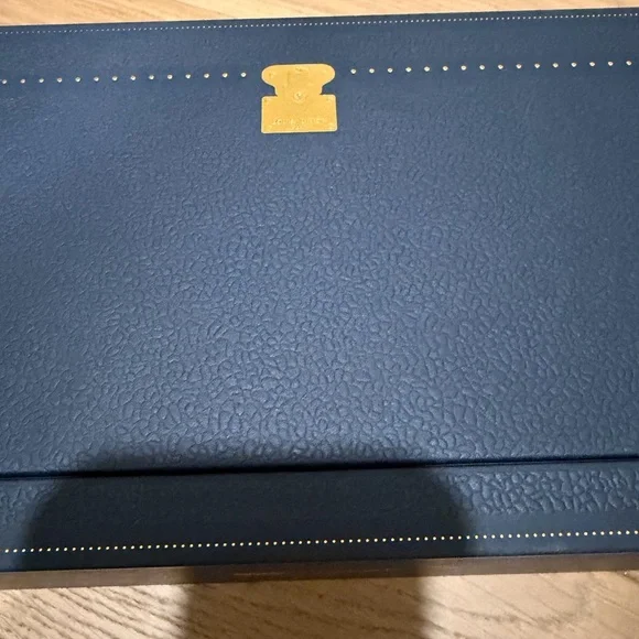 Louis Vuitton Dark Blue Box with Gold Details - Picture 3 of 6